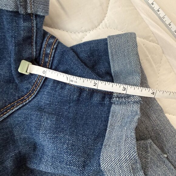 Old Navy Semi-Fit Denim Shorts | Cuffed Hem | Size 6 Regular - Picture 7 of 8